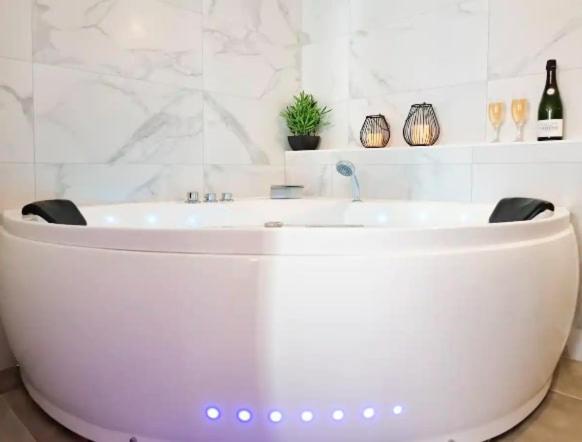 אנסי Majord'Home Spa 4*-L'Elegance-Balneo Vieille Ville מראה חיצוני תמונה
